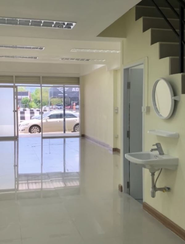 ขาย/เช่า ด่วน อาคารพาณิชย์ 4 ชั้นครึ่ง - วงเวียนราชพฤกษ์ สภาพสวยงาม ตกแต่งเรียบร้อย ทําเลทอง พร้อมใช้งาน